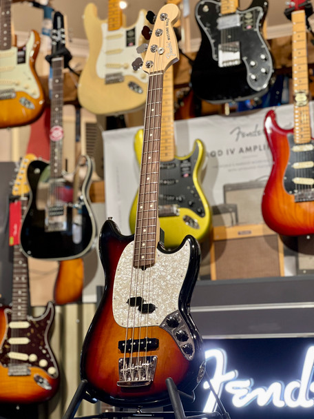 Return Stock Fender American Performer Mustang Bass, Rosewood Fingerboard, 3-Colour Sunburst