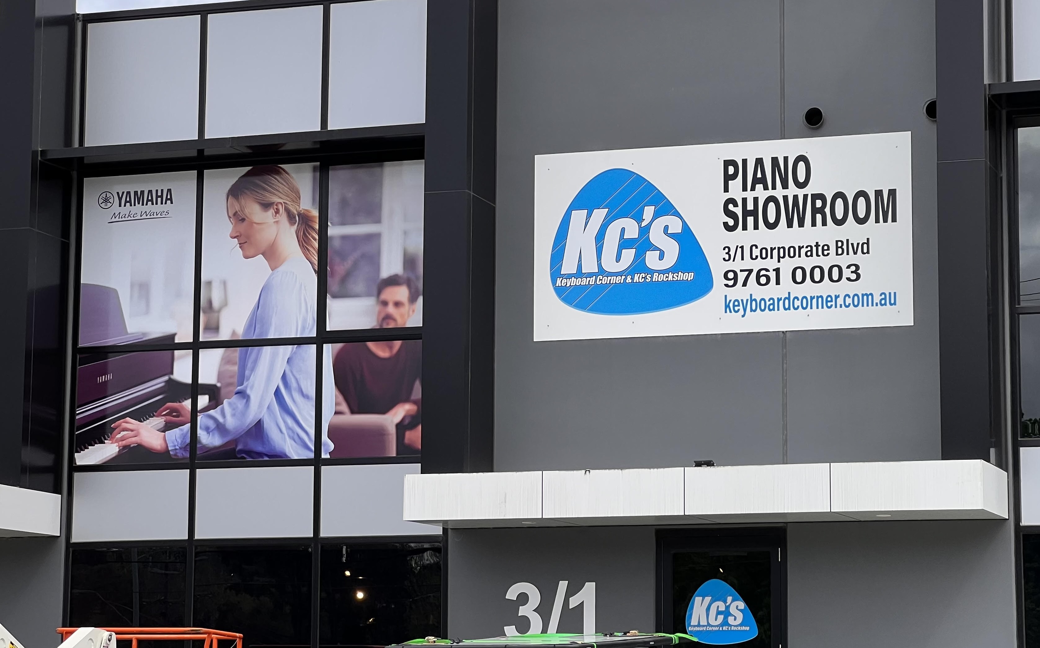 piano-showroom.jpg