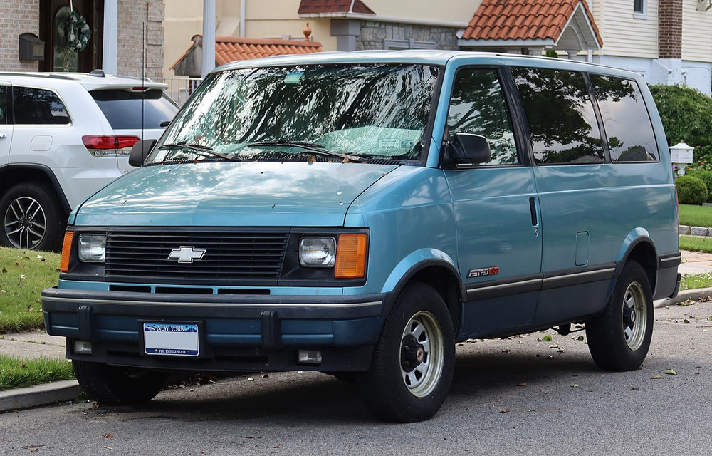 1990 Chevrolet Astro Catalog and Classic Car Guide, Ratings and