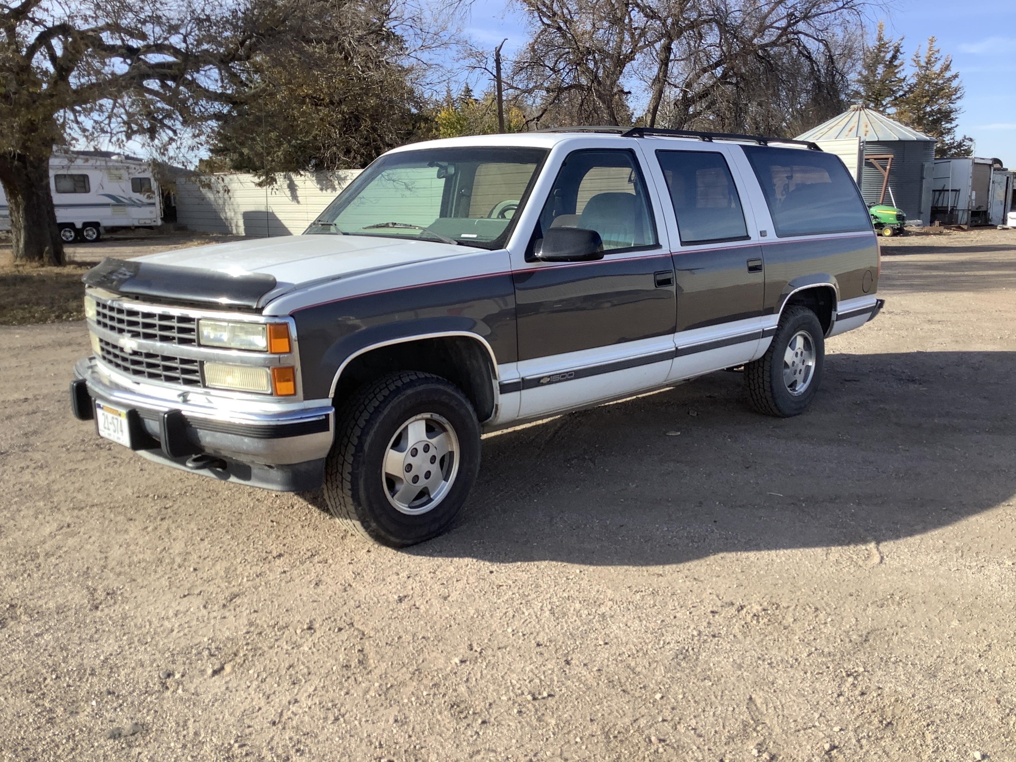 1992 Chevrolet C1500 Suburban Catalog and Classic Car Guide