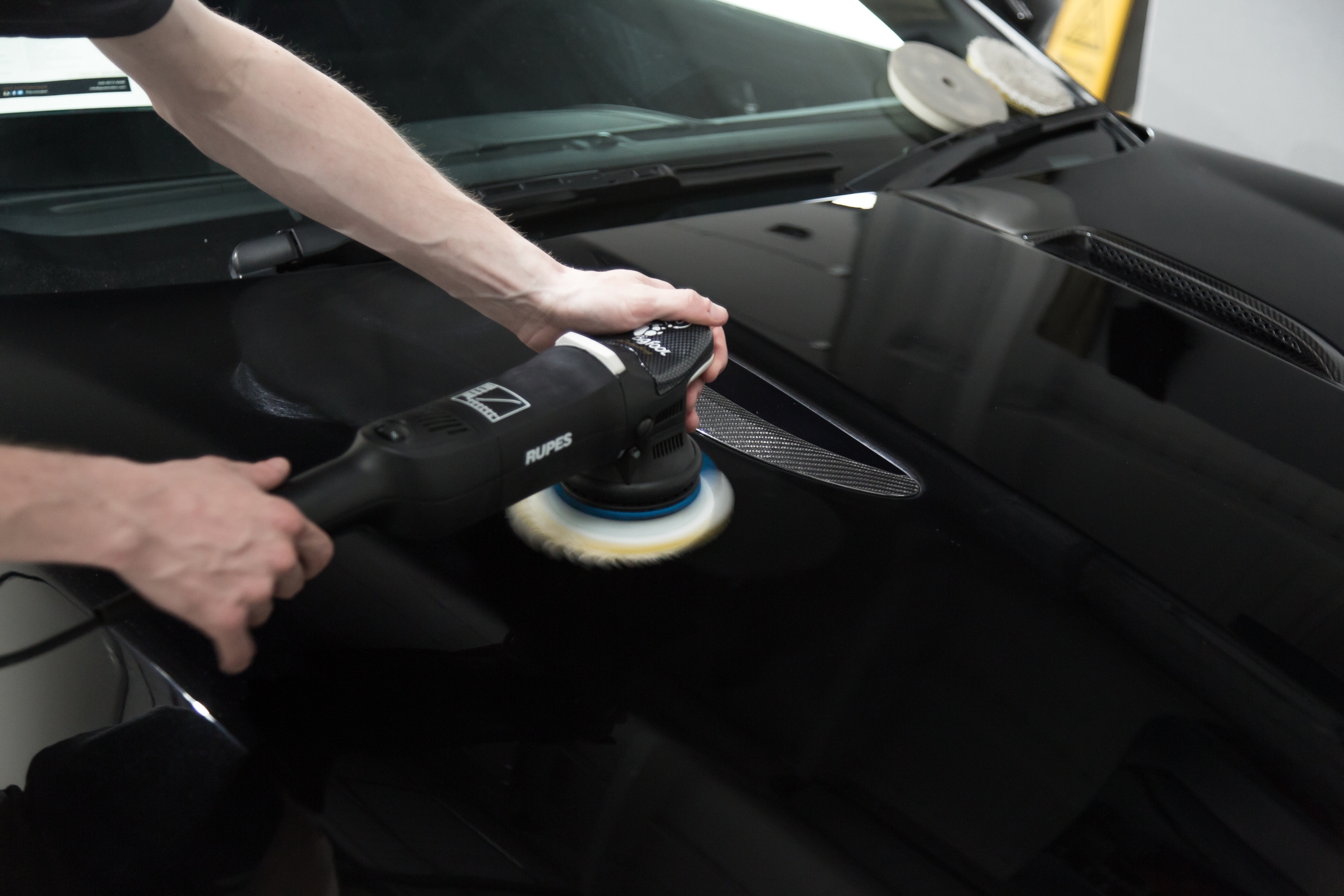 Car polishing: Why you should also polish the glass