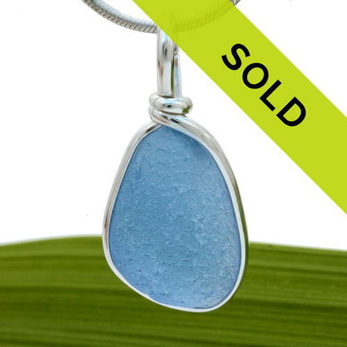A beautiful very frosty piece of Carolina Blue sea glass set in our Original Wire Bezel© setting.
A great sea glass pendant for any necklace.