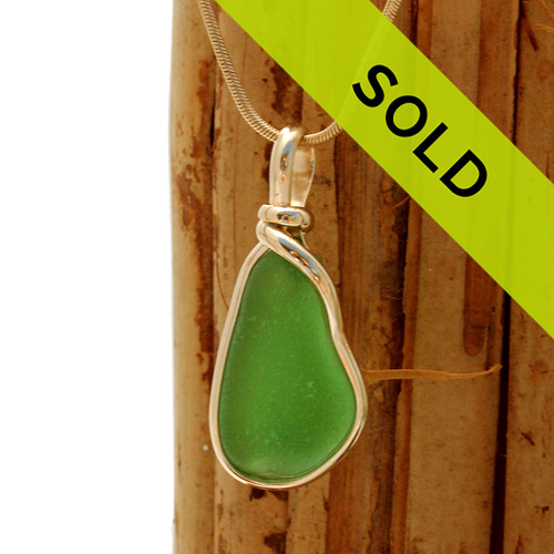 Sorry this sea glass jewelry piece is no longer available!
Great vivid piece of natural sea glass in my Original Gold Wire Bezel© a simple design that lets all the beauty of this glass shine.
Classic and timeless design that does not alter the sea glass from the way it was found on the beach.