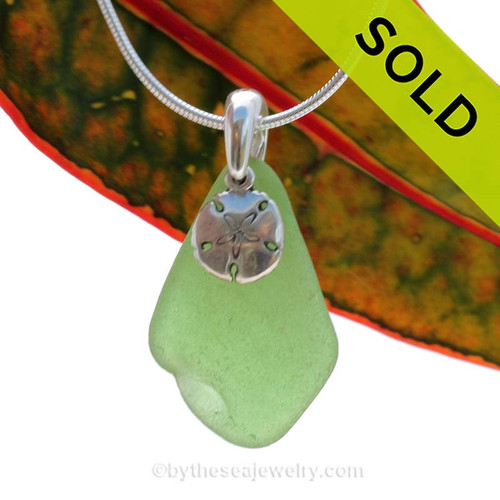 A perfect piece of olive or jungle green sea glass is combined with a solid sterling sandollar charm and presented on an 18 Inch solid sterling snake necklace chain.
Sorry this Sea Glass Necklace has been SOLD!