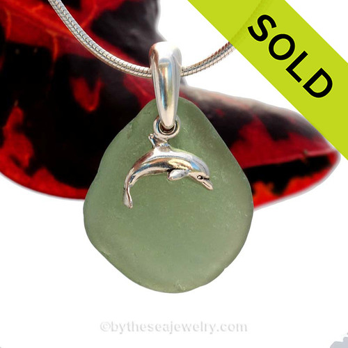 A rarer deep sea Green Sea Glass Necklace set on a solid sterling cast bail with a sterling silver dolphin charm.
SOLD - Sorry this Sea Glass Jewelry selection is NO LONGER AVAILABLE!