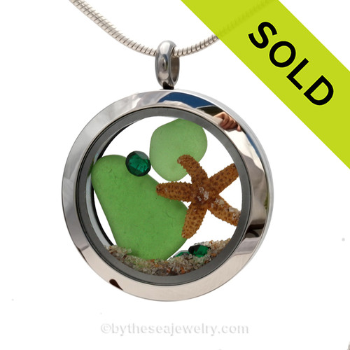 Vivid Green Genuine Sea Glass in this Stainless Steel Locket Necklace is combined with vivid Emerald Green Crystals and a baby Starfish.
SOLD - Sorry this Sea Glass Locket is NO LONGER AVAILABLE!