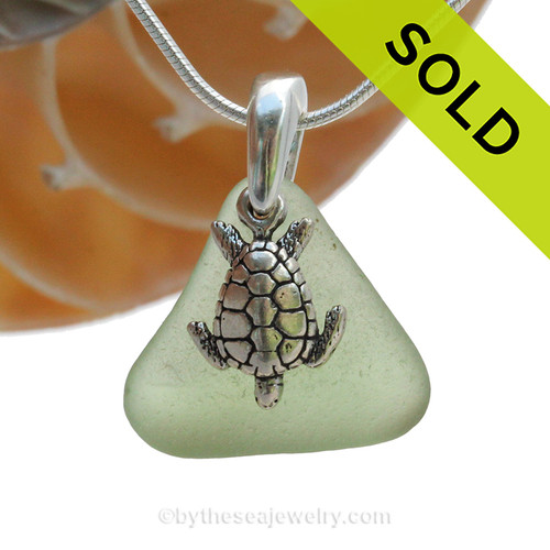 Peridot Green sea glass set on a solid sterling cast bail with a sterling silver Flip Flop charm.
The sea glass necklace comes on our 18" solid sterling smooth snake chain (SHOWN and included).

SOLD - Sorry this  Sea Glass Necklace is NO LONGER AVAILABLE!
