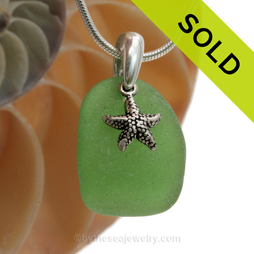 Simple green Sea Glass Necklace with Beach found green sea glass and solid sterling silver starfish charm and Solid Sterling Silver Snake chain.
SOLD - Sorry this Sea Glass Necklace is NO LONGER AVAILABLE!