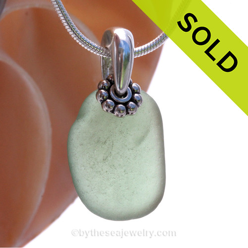 Simple sea green Sea Glass Necklace with Beach found sea glass and solid sterling details and Solid Sterling Silver Snake chain.
SOLD - Sorry this Sea Glass Necklace is NO LONGER AVAILABLE!