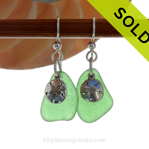 Green sea glass pieces are set with solid sterling sandollar  charms and are presented on sterling silver fishook earrings.
SOLD - Sorry these Sea Glass Earrings are NO LONGER AVAILABLE!