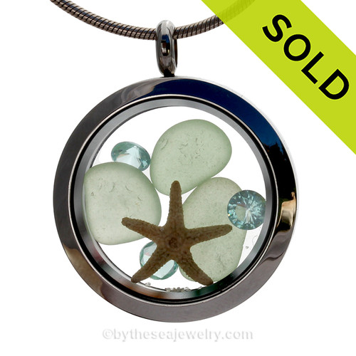 Pretty Pastels of Seafoam Green inside this crystal and stainless steel locket combined with a baby starfish and  Aquamarine crystal gems.
SOLD - Sorry this Sea Glass Locket is NO LONGER AVAILABLE!