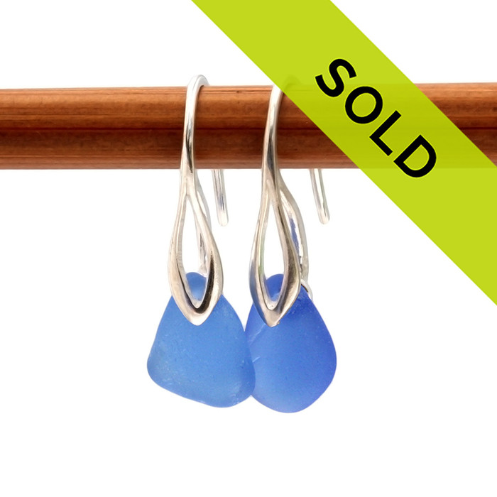 An elegant petite pair of natural beach found Sea Glass Earrings in a Bright Vivid Blue on Sterling Silver Deco Hooks.
Sorry this sea glass jewelry selection is no longer available.