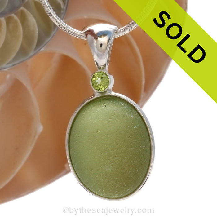 This beautiful Bright Peridot Green sea glass gem ball piece is set in our Deluxe Wire Bezel© pendant setting with a genuine Peridot gem.
SOLD - Sorry this Rare Sea Glass Pendant is NO LONGER AVAILABLE!