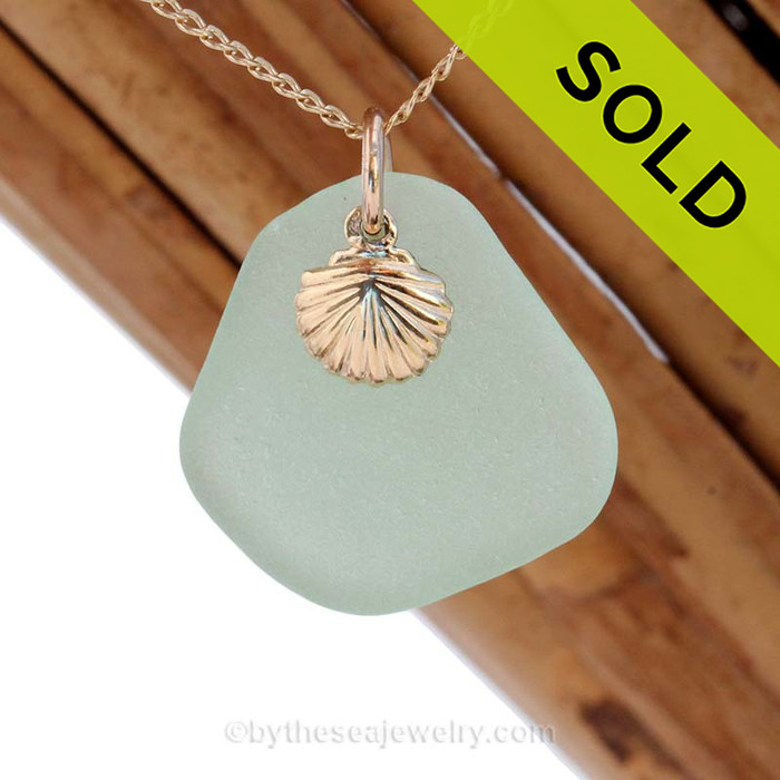 A perfect Seafoam Green sea glass necklace is combined with a 14K G/F shell charm and comes WITH this 18 Inch 14K Goldfilled curb chain!.
SOLD - Sorry this Sea Glass Jewelry selection is NO LONGER AVAILABLE!