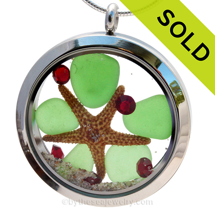 Green sea glass and vivid ruby red gemstones make this a great jumbo locket necklace for the holidays.
SOLD - Sorry this Sea Glass Locket is NO LONGER AVAILABLE!