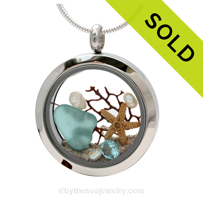 Beautiful piece aqua genuine sea glass piece combined with a real starfish. Finished with a vivid brilliant cut aquamarine gem and freshwater pearls.
SOLD - Sorry this Sea Glass Locket is NO LONGER AVAILABLE!
Comes with a Free PLATED 18 " Chain (not shown). 