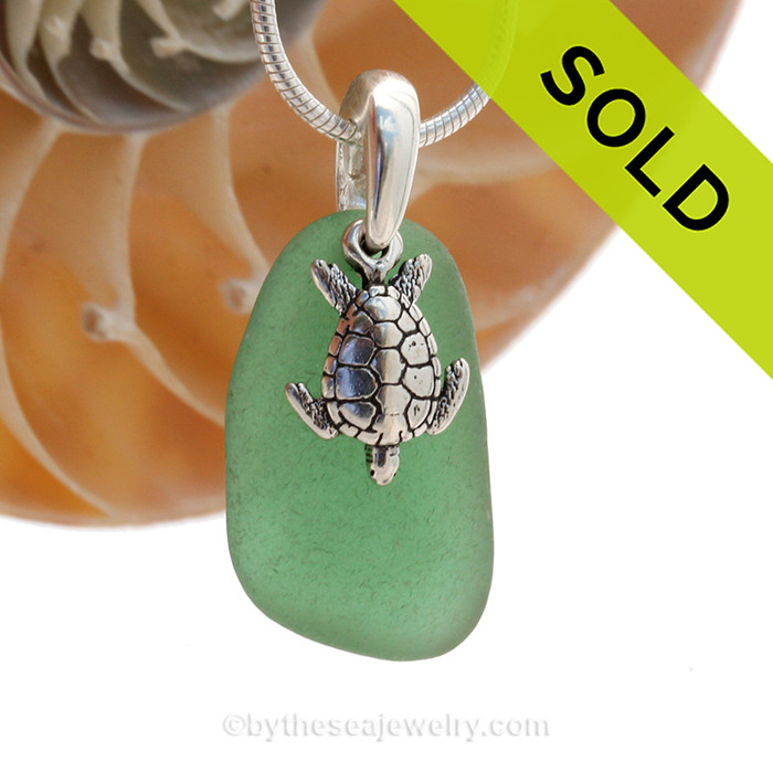 Unusual Green sea glass set on a solid sterling cast bail with a sterling silver Sea Turtle charm.
SOLD - Sorry this Sea Glass Necklace is NO LONGER AVAILABLE!