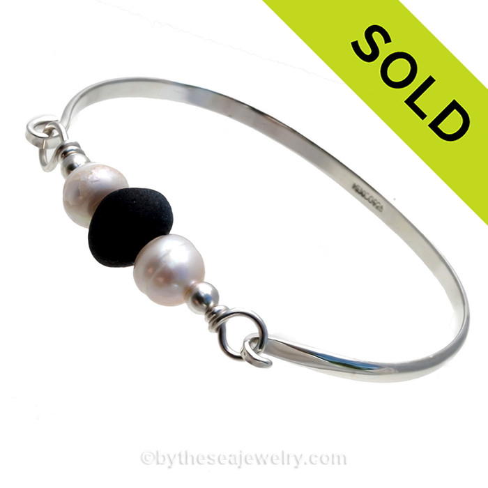 Black Genuine Sea Glass & Large Fresh Water Pearls on this solid sterling silver full round Sea Glass Bangle Bracelet. This is finished in solid sterling beads.
SOLD - Sorry this Sea Glass Bangle Bracelet is NO LONGER AVAILABLE!
