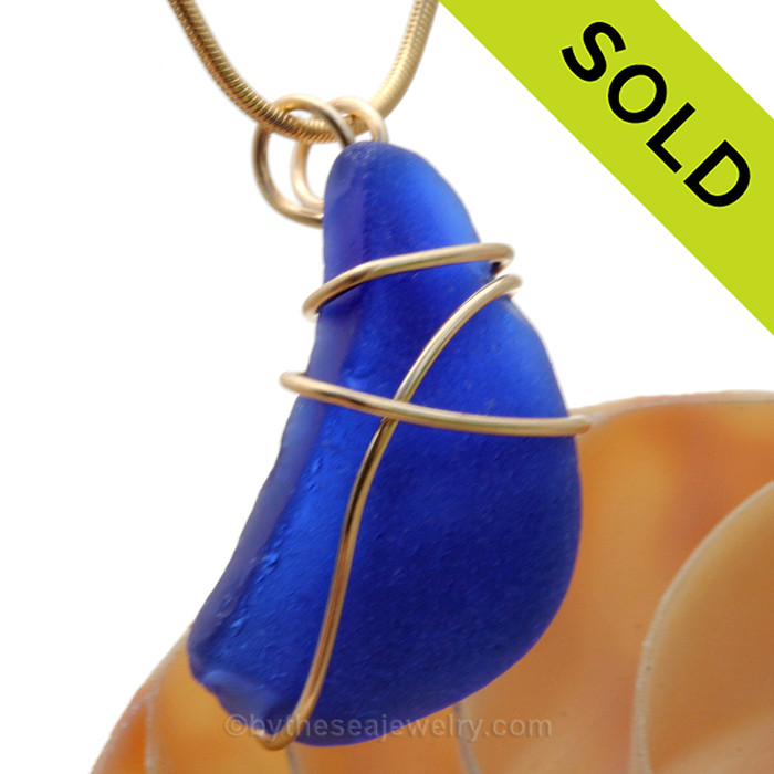 A rich cobalt blue Sea Glass In Simple 14K Rolled Gold Basic Beach Wrapped Necklace Pendant.
This setting leaves the sea glass piece UNALTERED but secure in an attractive setting.
SOLD - Sorry this Rare Sea Glass Pendant is NO LONGER AVAILABLE!