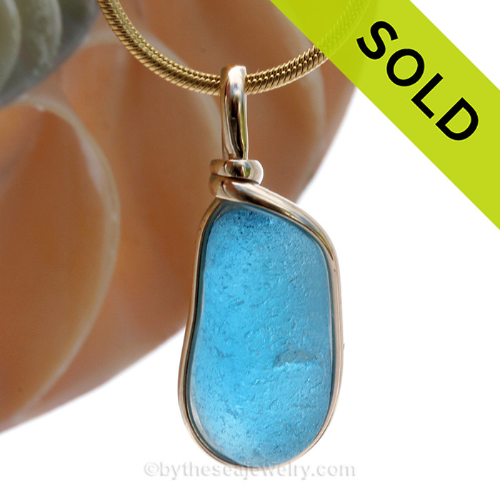 A vivid deep Electric Aqua English Multi sea glass set for a necklace in our Original Sea Glass Bezel© in 14K Goldfilled setting.
SOLD - Sorry this Rare Sea Glass Pendant is NO LONGER AVAILABLE!