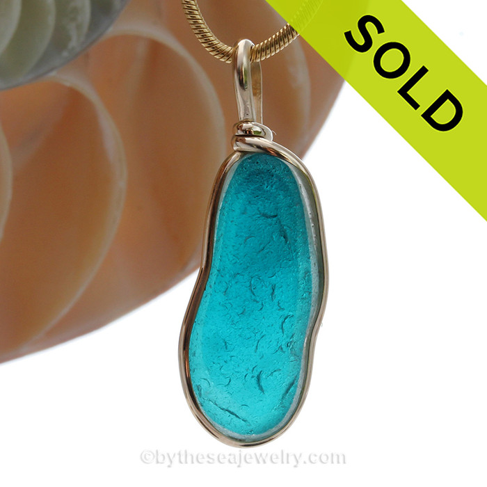A vivid deep Long and Large Electric Aqua Mixed English Multi sea glass set for a necklace in our Original Sea Glass Bezel© in 14K Goldfilled setting.
SOLD - Sorry this Rare Sea Glass Pendant is NO LONGER AVAILABLE!