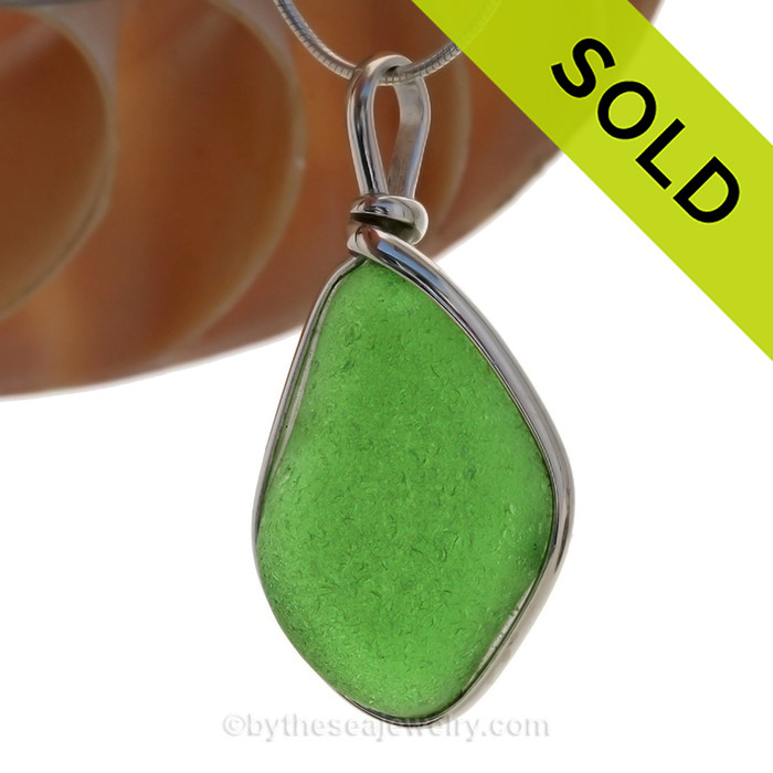 Large VIVID Green Genuine Sea Glass Pendant in our Original Wire Bezel© in Sterling Silver.
SOLD - Sorry this Sea Glass Pendant is NO LONGER AVAILABLE!