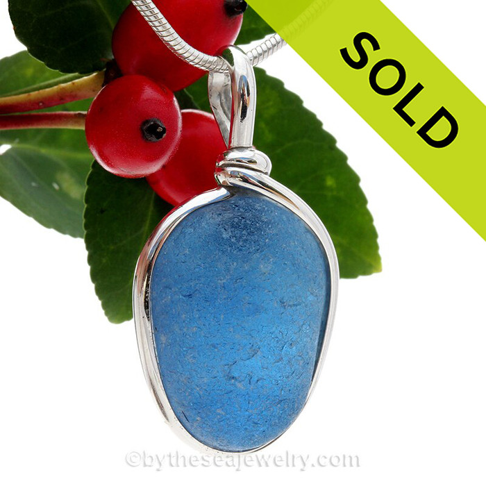 A beautiful very frosty piece of  subtle mixture of Carolina Blue sea glass set in our Original Wire Bezel© setting om Solid Sterling Silver.
A great sea glass pendant for any necklace.