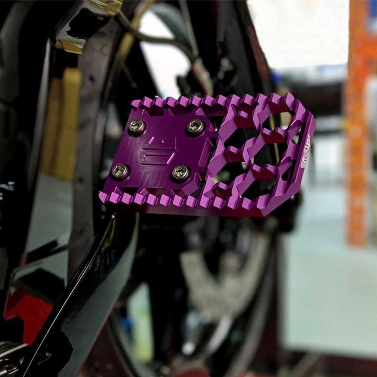 Advanblack Original Garage Moto Bagger Honeycomp Brake Pedal Gripper Kit Purple Advanblack Original Garage Moto Bagger Honeycomp Brake Pedal Gripper Kit Purple