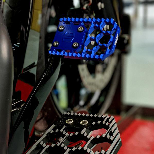 Original Garage Moto Bagger Honeycomp v3 Brake Pedal Gripper Kit Blue