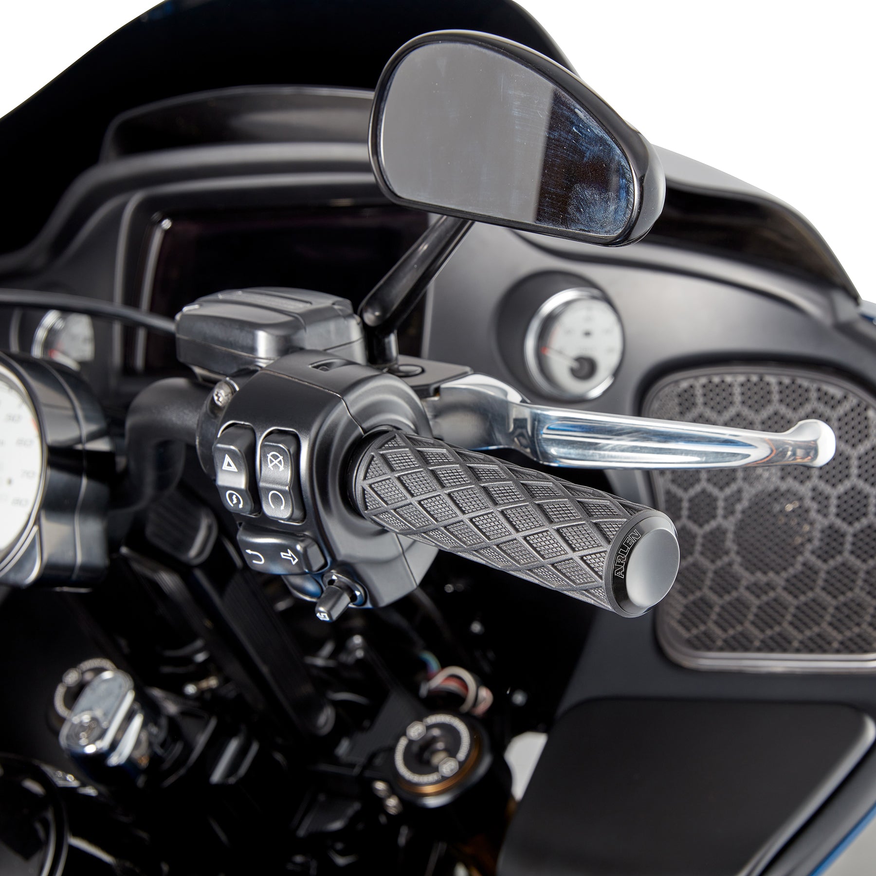 Arlen Ness Diamond Grips Black