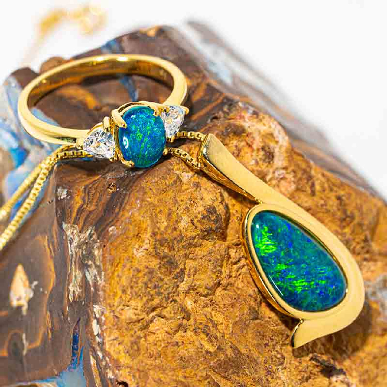 BREATHTAKING SPACE 18KT YELLOW GOLD PLATED AUSTRALIAN OPAL JEWELLERY SET