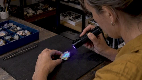 365 nm Test for Australian Collectors: What Opal's UV Glow Proves