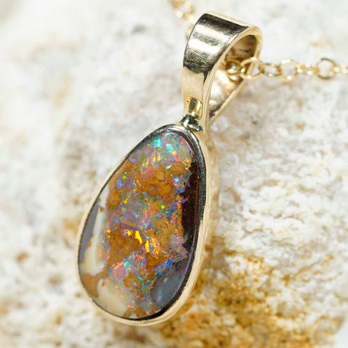 * AMULET 14KT GOLD AUSTRALIAN OPAL NECKLACE