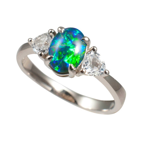 * A SKI HOUSE STERLING SILVER AUSTRALIAN OPAL RING