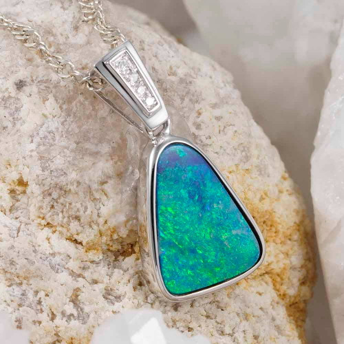 *GLITTER SUN 14KT WHITE GOLD & DIAMOND AUSTRALIAN OPAL NECKLACE