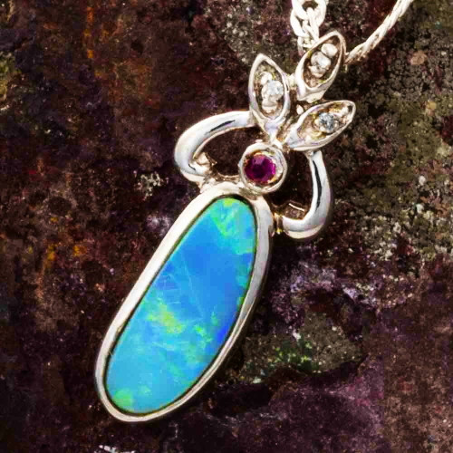 STARSTUCK EYES  STERLING SILVER AUSTRALIAN OPAL NECKLACE