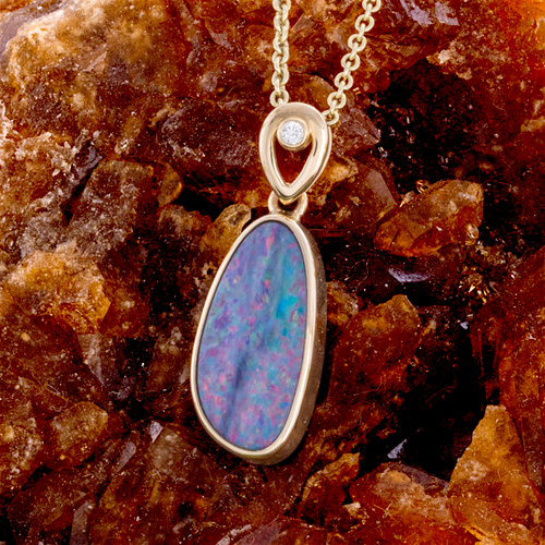 * 1 RAINBOW FLARE 14KT YELLOW GOLD OPAL NECKLACE