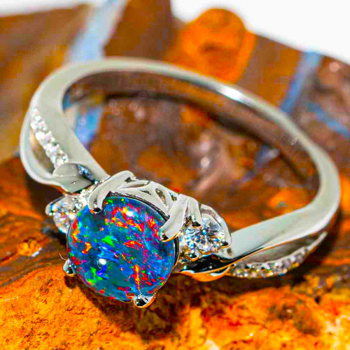 *A BRILLIANT SHOW STERLING SILVER AUSTRALIAN OPAL RING