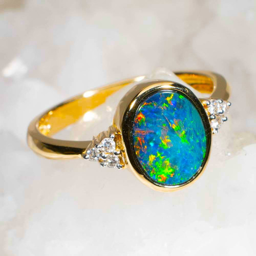 * RASBERRY BERET 14KT YELLOW GOLD & DIAMOND AUSTRALIAN OPAL RING