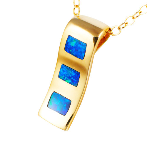 * A BRIGHT LIGHT 14KT YELLOW GOLD AUSTRALIAN BLACK OPAL NECKLACE