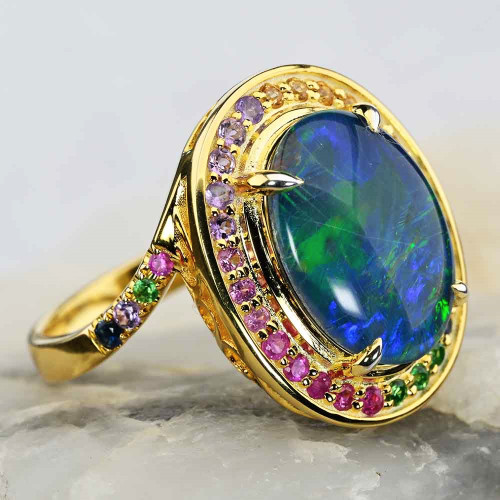 CAROUSEL CANE 14KT YELLOW GOLD & DIAMOND AUSTRALIAN OPAL RING