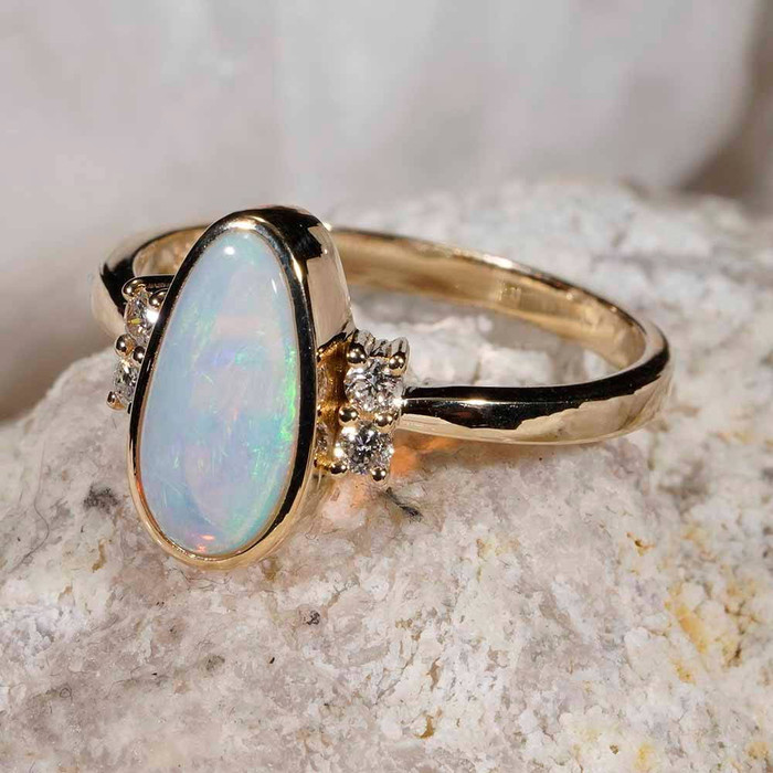 GLITTER ARENA 14KT YELLOW GOLD & DIAMOND AUSTRALIAN WHITE OPAL RING