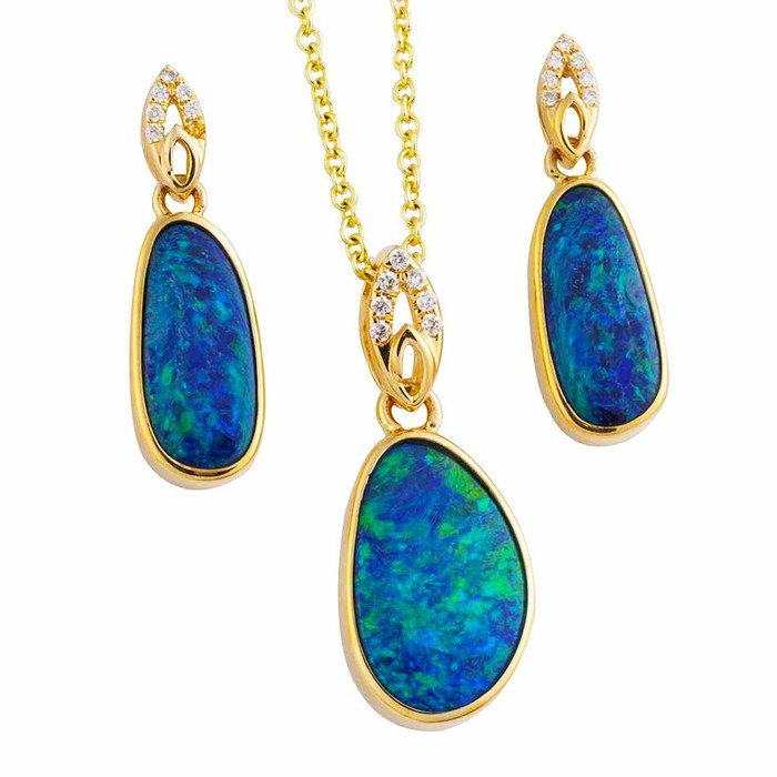 * A CRYSTAL OCEAN 14KT GOLD & DIAMOND AUSTRALIAN OPAL MATCHING SET