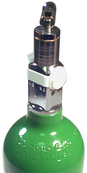 Meret Post Valve Seal Protectors help protect the delicate valves of oxygen cylinders. Simply place a 3CL-1 into the cap of this seal, wrap it around the CGA870 post valve, and lock it into place in order to keep your filled medical oxygen cylinders free from dust and contaminants. Tear off the cap when ready to use. Contains 100 pull-over dust caps.