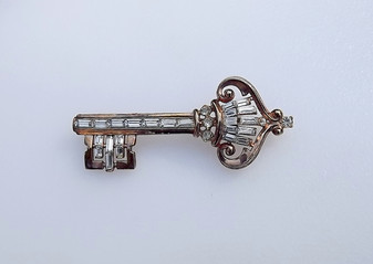 Vintage Trifari brooch ALFRED PHILIPPE Rhinestone Key Pin 1950