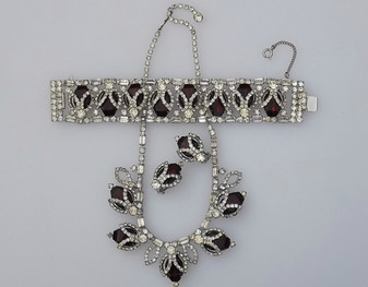 Gorgeous D&E Juliana jewelry Set Rhinestone Necklace Bracelet Earrings Rare Faceted Glass Stones