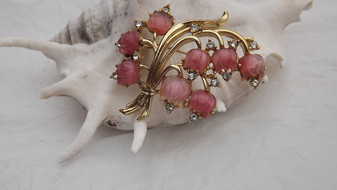 Rare Coro Lily of the Valley Pink Moonstone Molded Fruit Salad Glass Brooch Pin