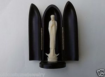 VTG RARE HAND CARVED MADONNA FIGURE in UPRIGHT BLACK FOREST WOOD BOX~GERMANY~QQ