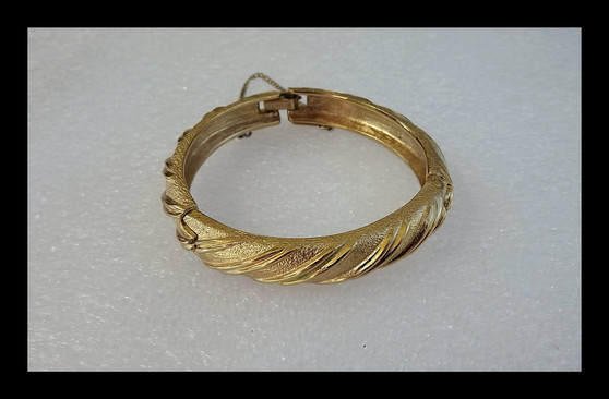 The look of Real Classic Monet Gold Bracelet Resembles 14K Hinged Bangle Vintage 1960's Old Costume Jewelry WO