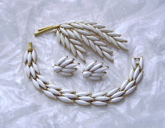 Crown Trifari White Lucite Navettes  Leaf Brooch Bracelet Earrings Set Demi Parure